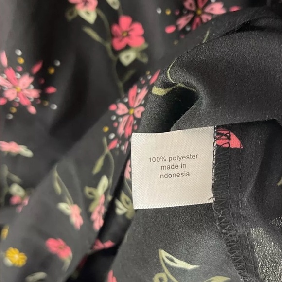 Lane Bryant Top with Flared Flutter Sleeves and Crochet Detail Black Floral 14 - Picture 12 of 13